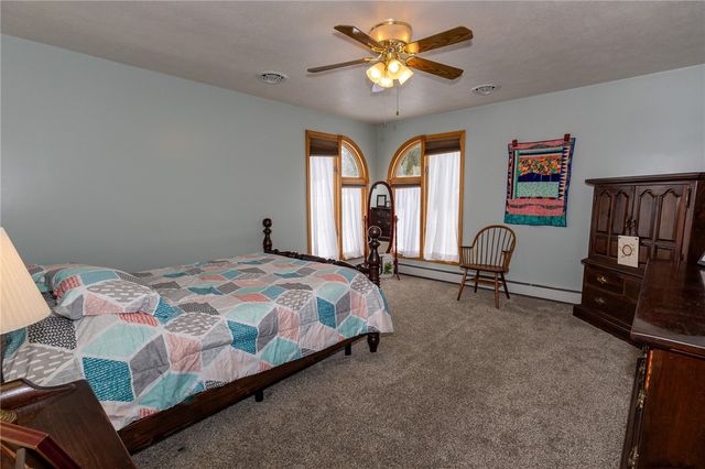 231 Arrowhead Dr, Slippery Rock Twp, PA 16057