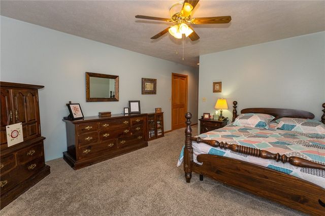 231 Arrowhead Dr, Slippery Rock Twp, PA 16057