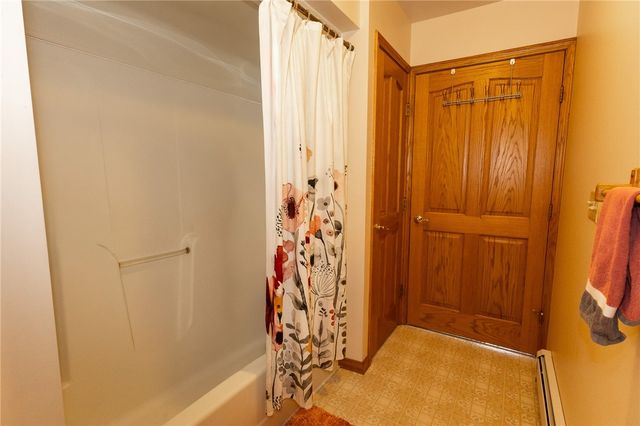231 Arrowhead Dr, Slippery Rock Twp, PA 16057