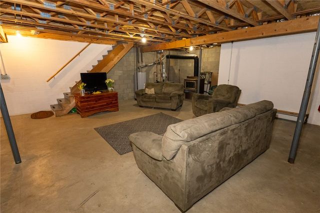 231 Arrowhead Dr, Slippery Rock Twp, PA 16057