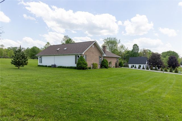 231 Arrowhead Dr, Slippery Rock Twp, PA 16057