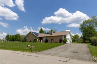 231 Arrowhead Dr, Slippery Rock Twp, PA 16057