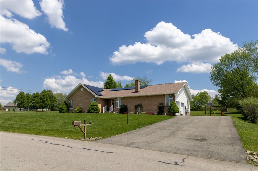 231 Arrowhead Dr, Slippery Rock Twp, PA 16057