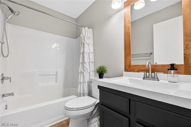 125 Glenshire Lane, Medina, OH 44256