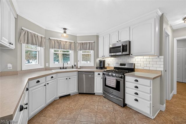 125 Glenshire Lane, Medina, OH 44256