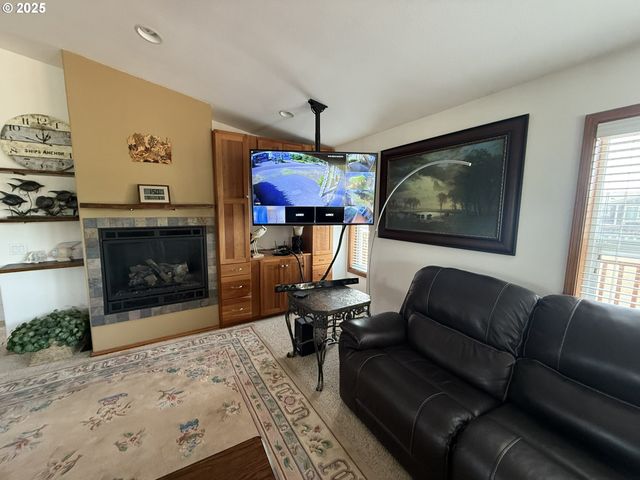 35210 F Pl, Ocean Park, WA 98640