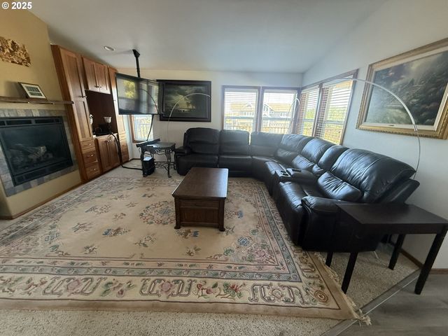 35210 F Pl, Ocean Park, WA 98640