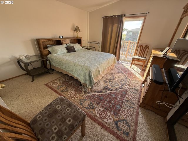 35210 F Pl, Ocean Park, WA 98640