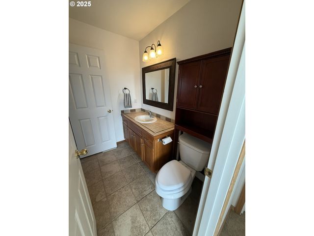 35210 F Pl, Ocean Park, WA 98640