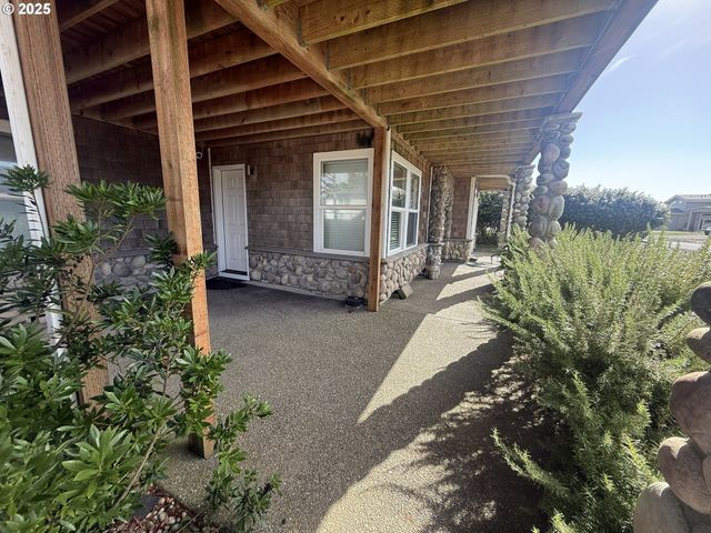 35210 F Pl, Ocean Park, WA 98640