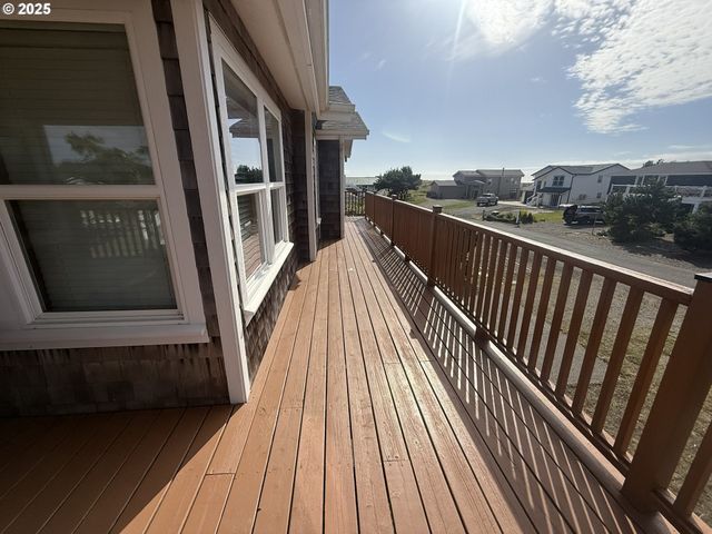 35210 F Pl, Ocean Park, WA 98640