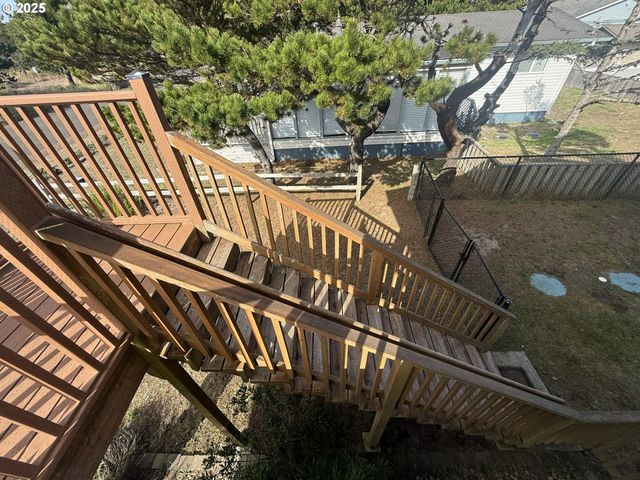 35210 F Pl, Ocean Park, WA 98640