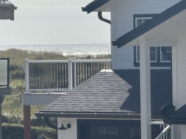 35210 F Pl, Ocean Park, WA 98640