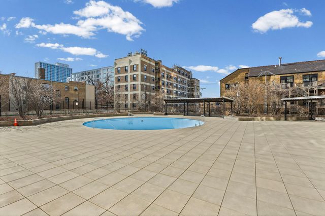 3930 N Pine Grove Avenue 304, Chicago, IL 60613