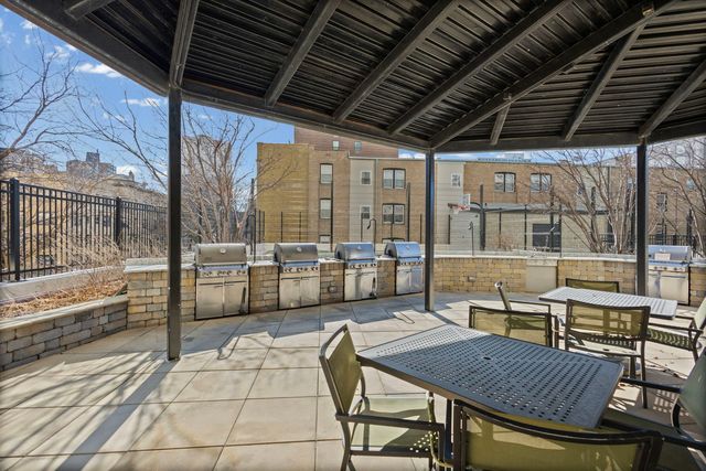 3930 N Pine Grove Avenue 304, Chicago, IL 60613