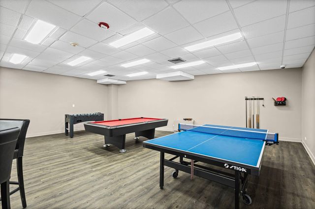 3930 N Pine Grove Avenue 304, Chicago, IL 60613