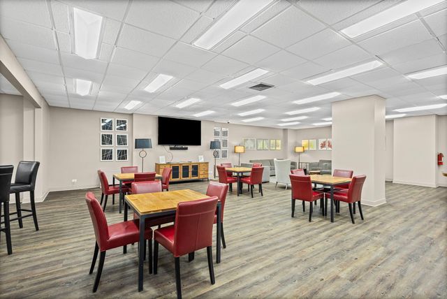 3930 N Pine Grove Avenue 304, Chicago, IL 60613