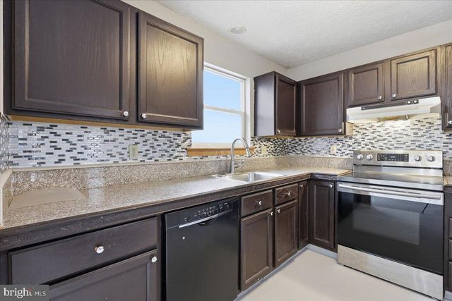 2320 ELMHURST RD, East Stroudsburg, PA 18302