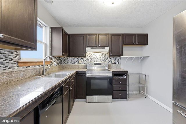 2320 ELMHURST RD, East Stroudsburg, PA 18302