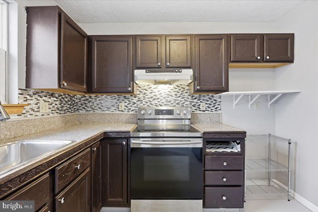 2320 ELMHURST RD, East Stroudsburg, PA 18302