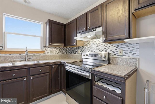 2320 ELMHURST RD, East Stroudsburg, PA 18302