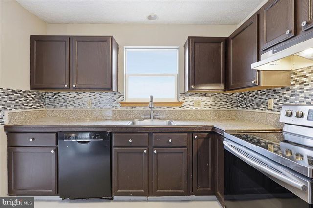 2320 ELMHURST RD, East Stroudsburg, PA 18302