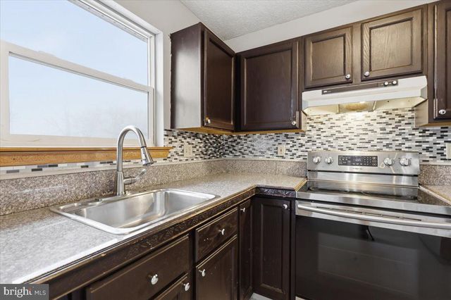 2320 ELMHURST RD, East Stroudsburg, PA 18302