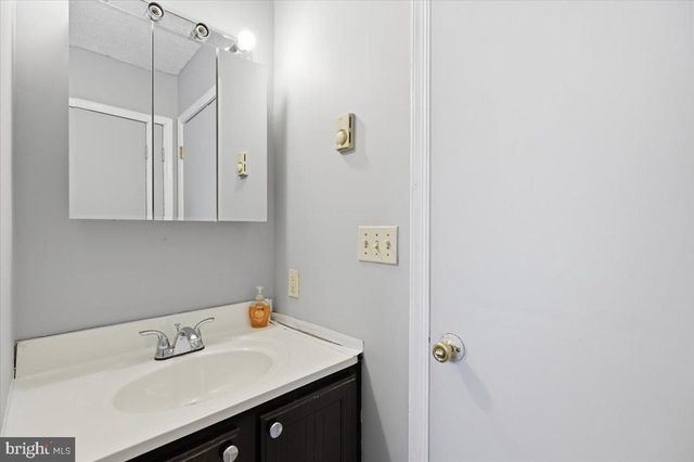 2320 ELMHURST RD, East Stroudsburg, PA 18302