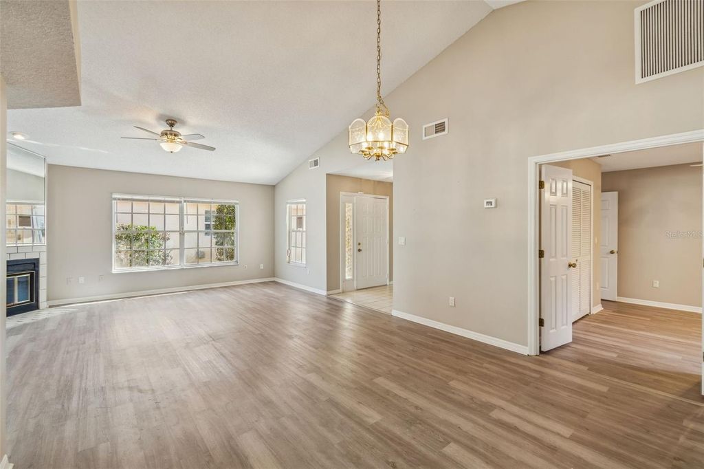 Image 3 of property listing at 669 VIA MILANO, Apopka, FL 32712