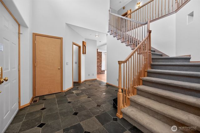 18432 W Lake Desire Drive SE, Renton, WA 98058