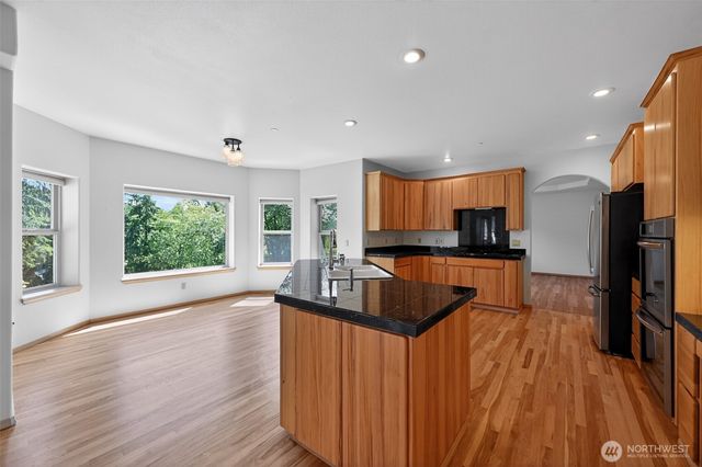 18432 W Lake Desire Drive SE, Renton, WA 98058