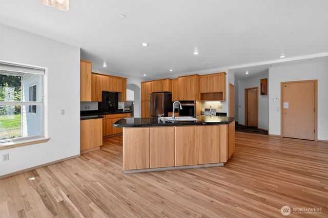 18432 W Lake Desire Drive SE, Renton, WA 98058