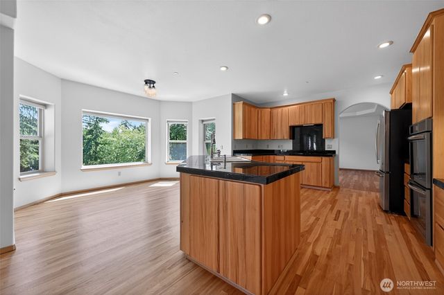 18432 W Lake Desire Drive SE, Renton, WA 98058