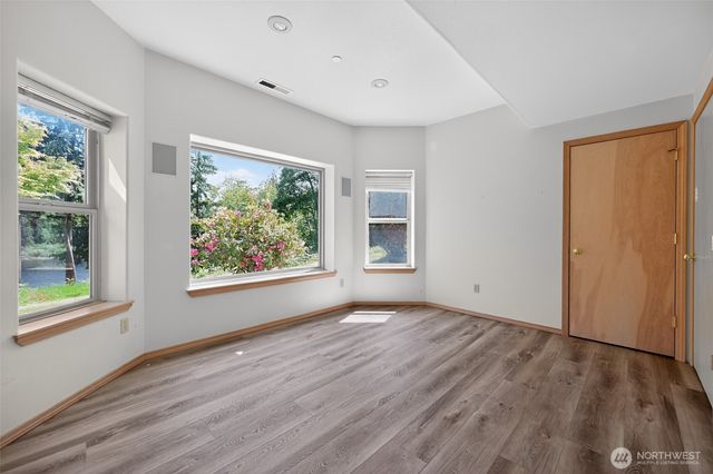 18432 W Lake Desire Drive SE, Renton, WA 98058