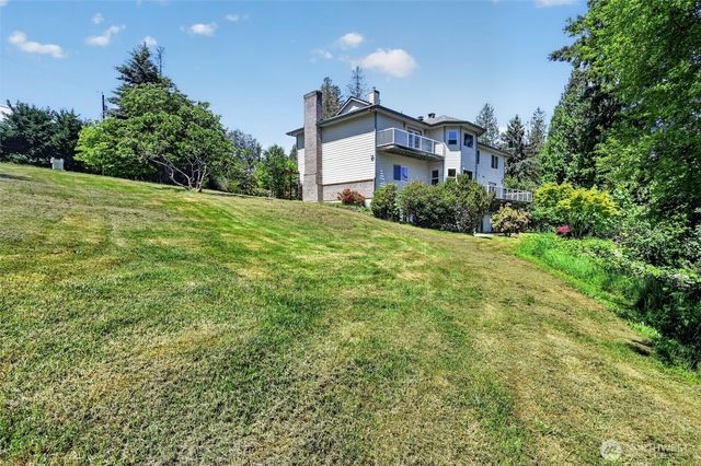 18432 W Lake Desire Drive SE, Renton, WA 98058