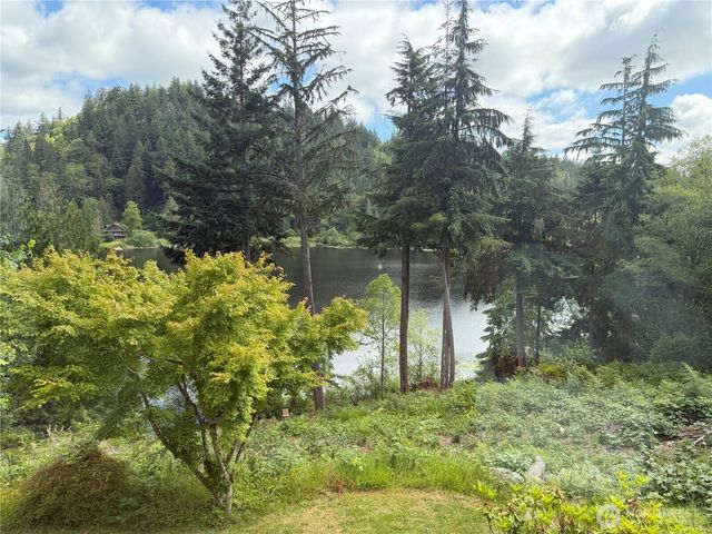 18432 W Lake Desire Drive SE, Renton, WA 98058