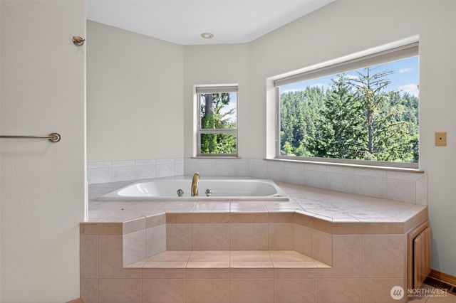 18432 W Lake Desire Drive SE, Renton, WA 98058