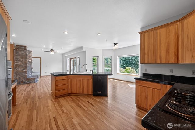18432 W Lake Desire Drive SE, Renton, WA 98058