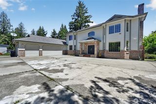 18432 W Lake Desire Drive SE, Renton, WA 98058