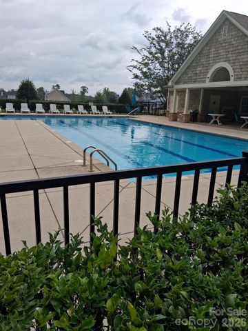 186 Mountain Island Drive 12, Statesville, NC 28677