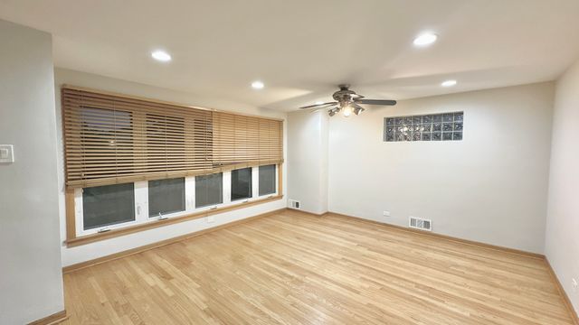 6005 S Menard Avenue, Chicago, IL 60638