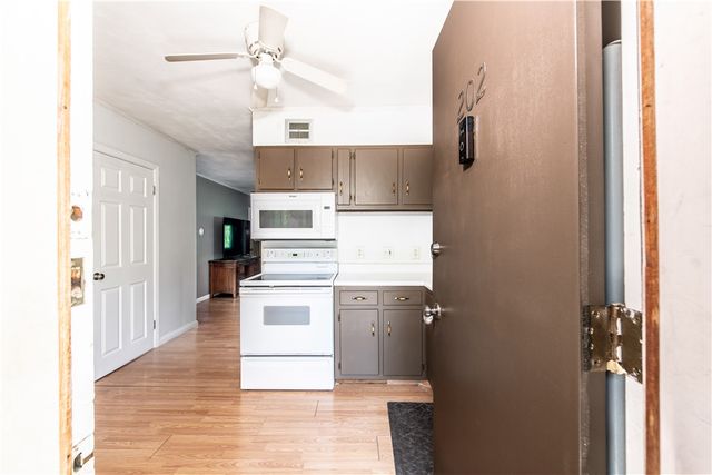 72 W Shore Road 202, Warwick, RI 02889