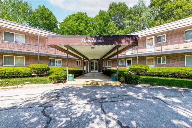 72 W Shore Road 202, Warwick, RI 02889