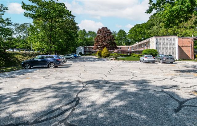 72 W Shore Road 202, Warwick, RI 02889