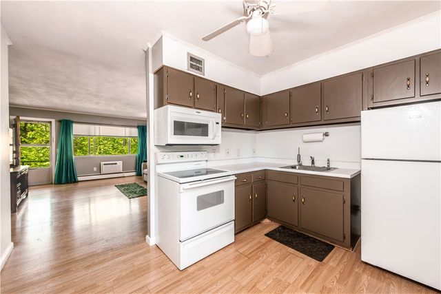 72 W Shore Road 202, Warwick, RI 02889