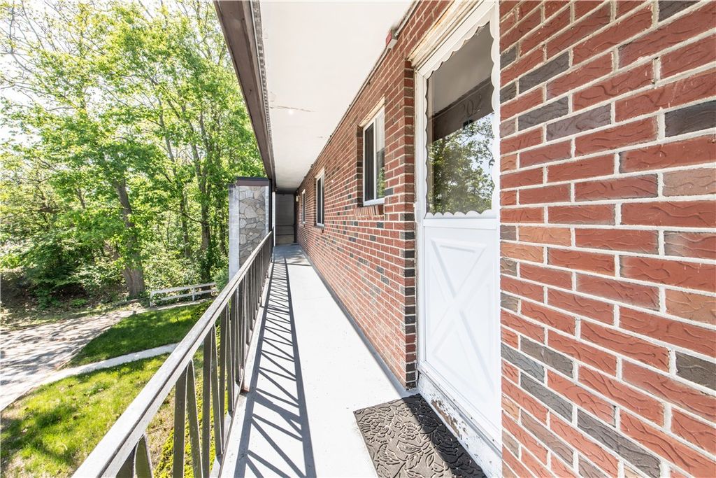 72 W Shore Road 202, Warwick, RI 02889