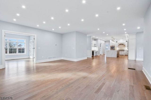 354 Beaufort Ave, Livingston Twp., NJ 07039