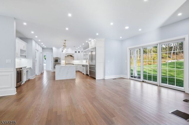 354 Beaufort Ave, Livingston Twp., NJ 07039