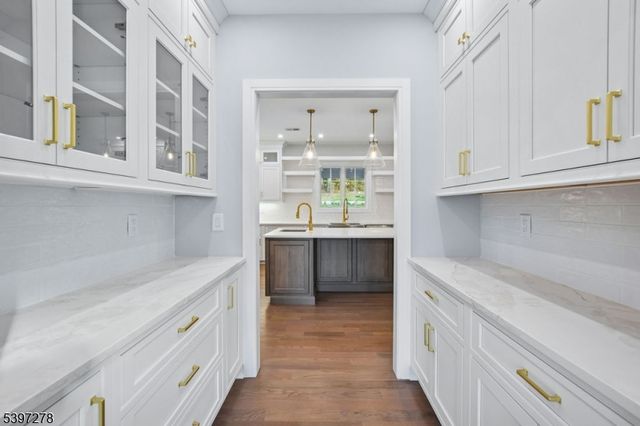 354 Beaufort Ave, Livingston Twp., NJ 07039