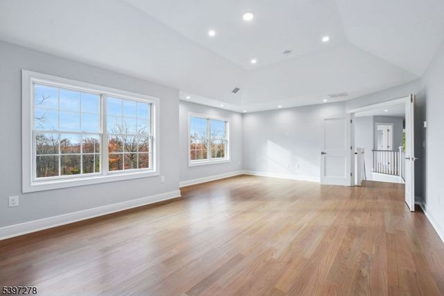 354 Beaufort Ave, Livingston Twp., NJ 07039